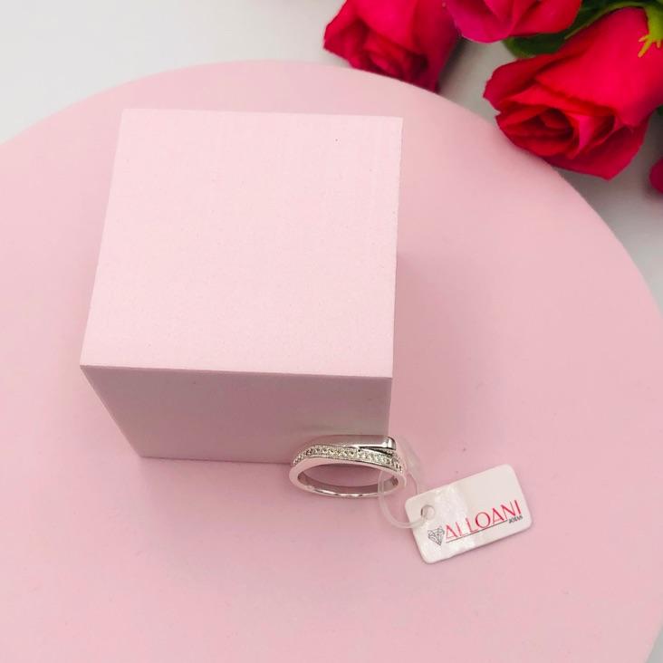 Anel Duas fitas Quadrado uma lida outra Cravejada