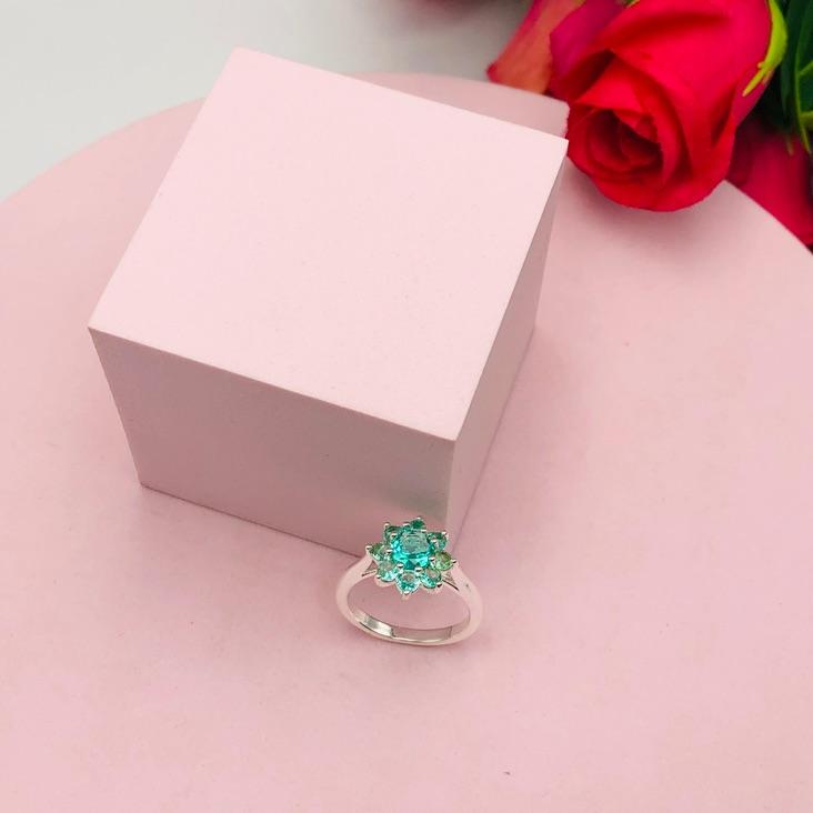 Anel Flor com Zirconias Verdes N 18