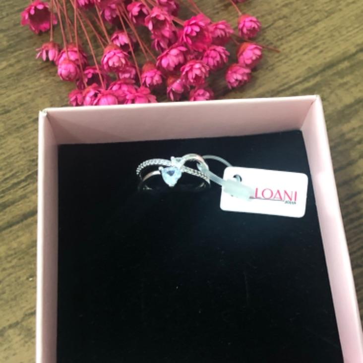 Anel Interligado uma Fita Cravejado e Coração