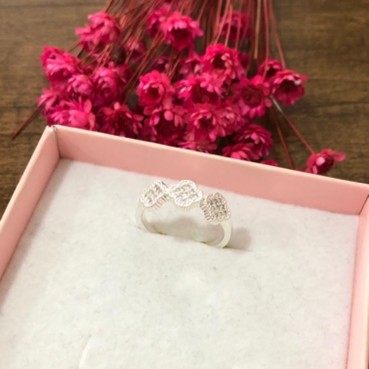 Anel Três Trevos Cravejados N 19