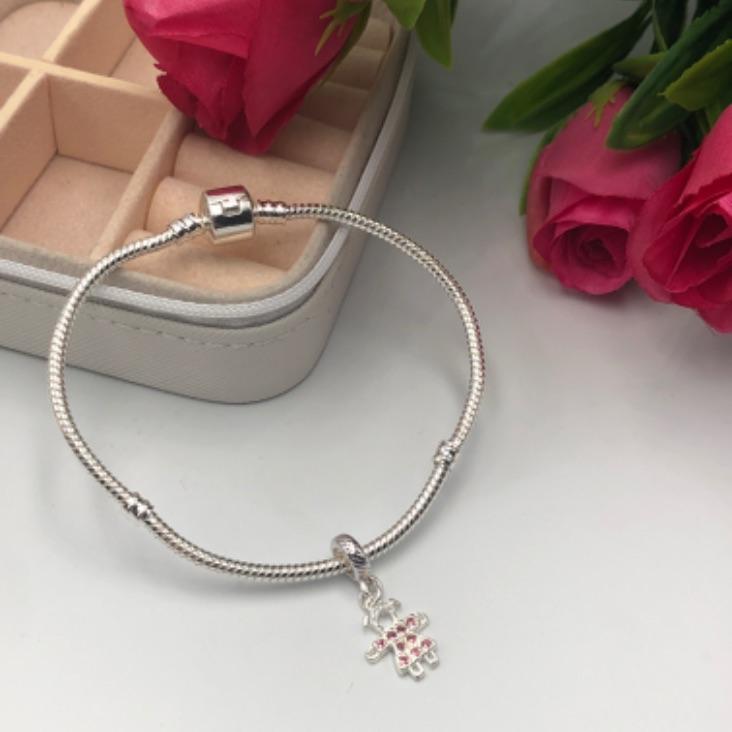 Berloque Menina Cravejado