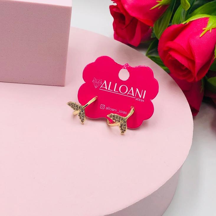 Brinco argola com rabo de sereia cravejado