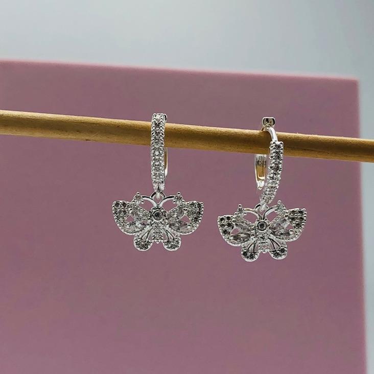 Brinco Argola Cravejada com Borboleta Cravejada