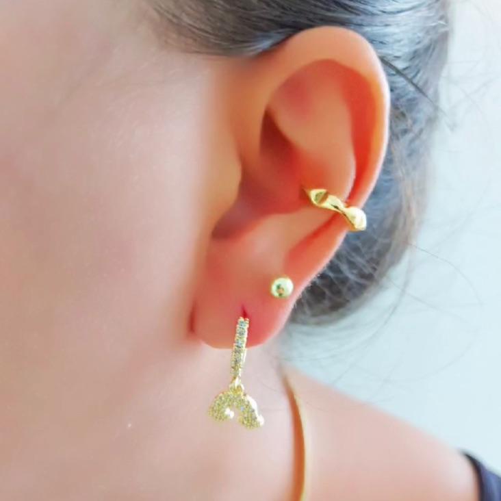 Brinco argolinha click cravejado com nuvem