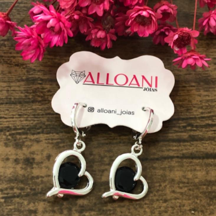 Brinco Argolinha com Pingente Coração Pedra Preta