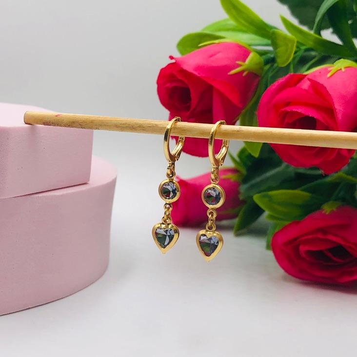 Brinco Argolinha com Ponto de Luz e Coração com Zirconias