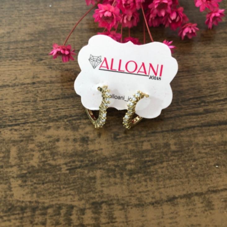 Brinco argolinha coração de click  cravejado