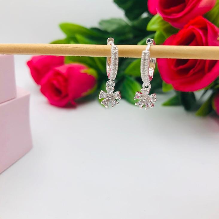 Brinco Argolinha Cravejada Pingente Flor