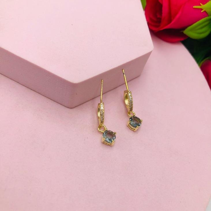 Brinco Argolinha Cravejado com Ponto de Luz