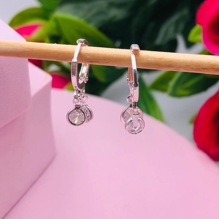 Brinco Argolinha de Click Com Dois Pontos de Luz