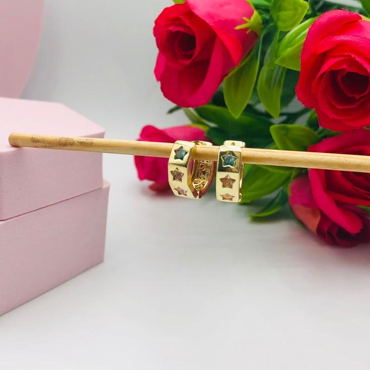 Brinco Argolinha de Click com Estrelas