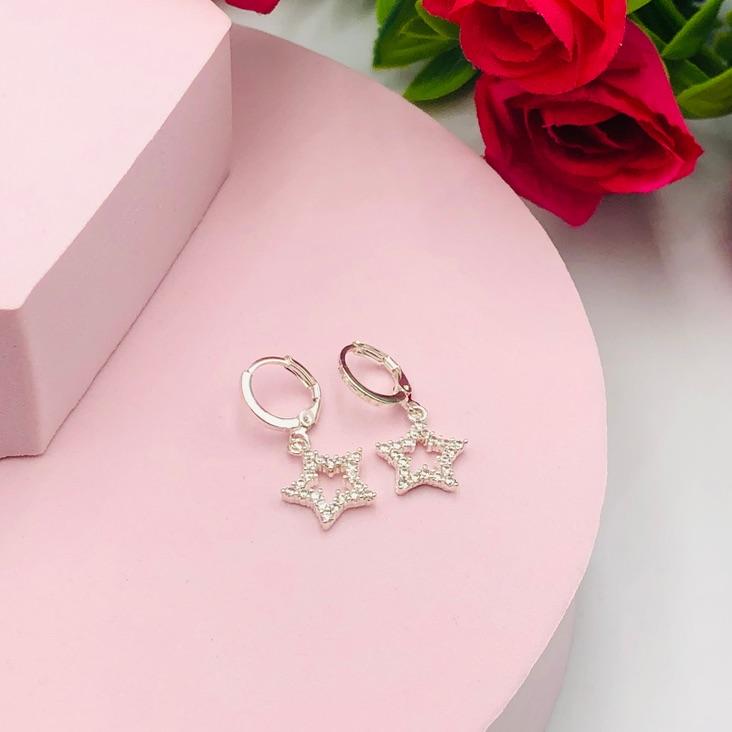 Brinco Argolinha de Click com Pingente de Estrela