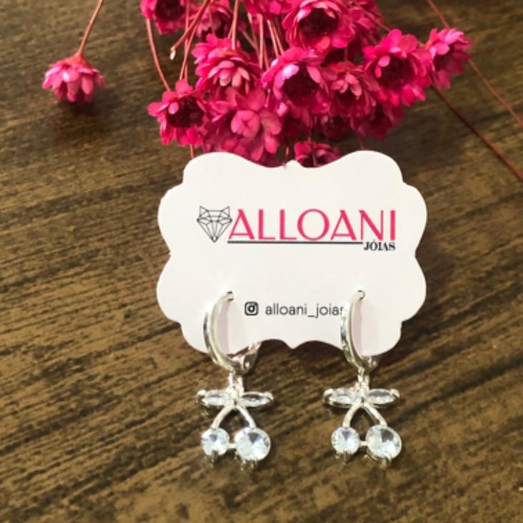 Brinco Argolinha de Click com Pingente Laço