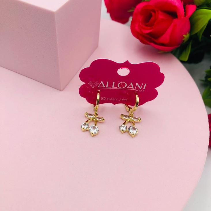 Brinco Argolinha de Click com Pingente Laço