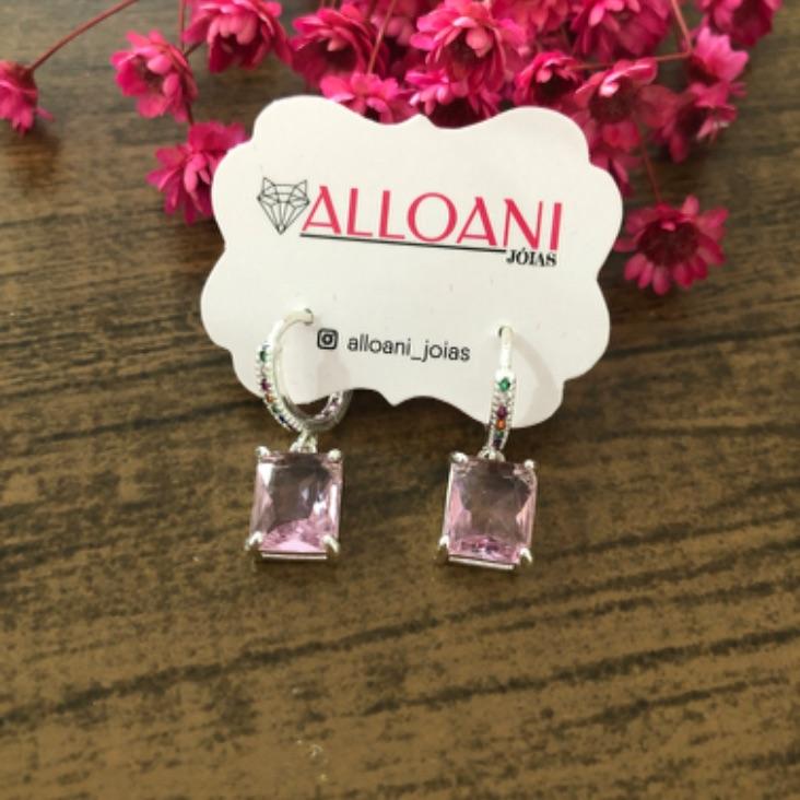 Brinco argolinha de click cravejada com pedra rosa