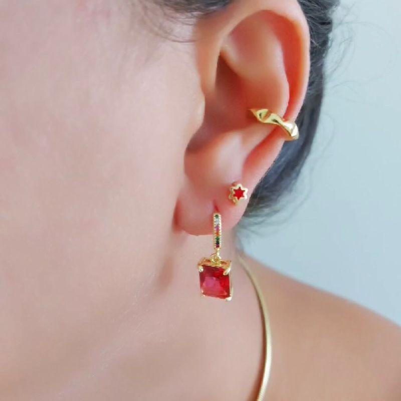 Brinco argolinha de clieck com zirconias coloridas