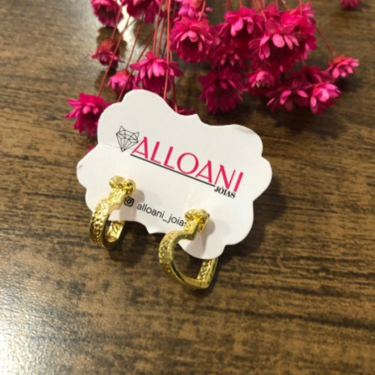 Brinco argolinha formato coração