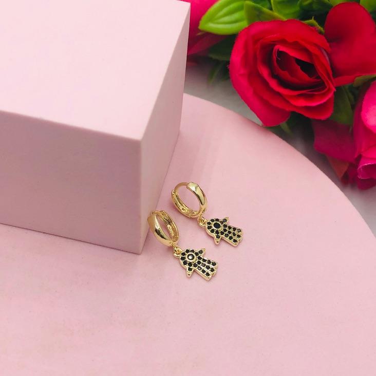 Brinco argolinha mão de fatima cravejado