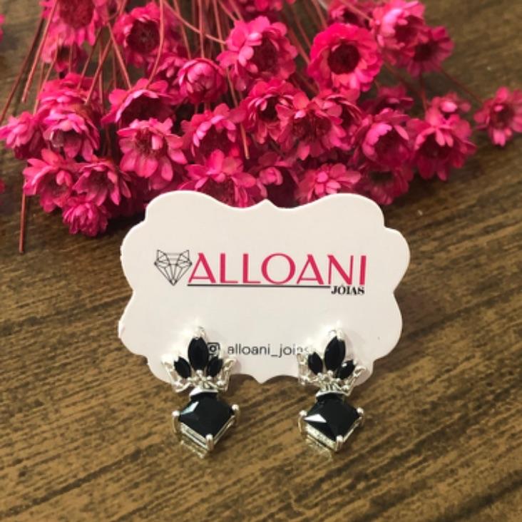 Brinco com Flor com Pedras Pretas