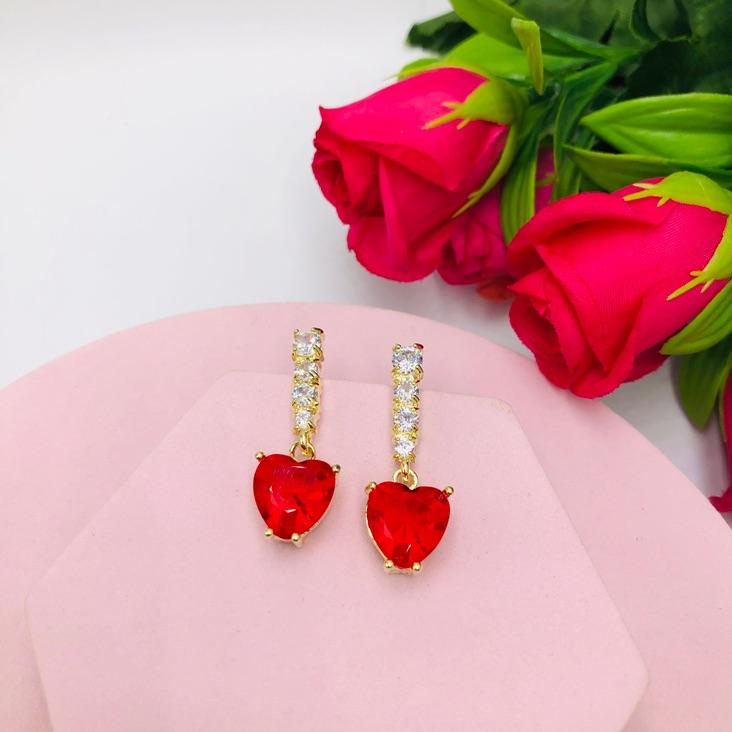 Brinco com Zirconias e Coração Vermelho