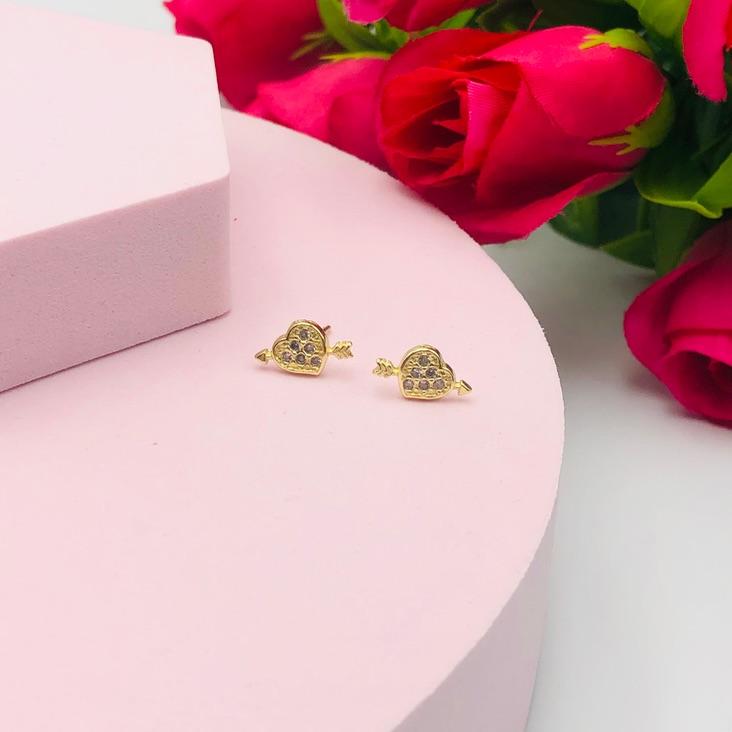 Brinco coração com flecha