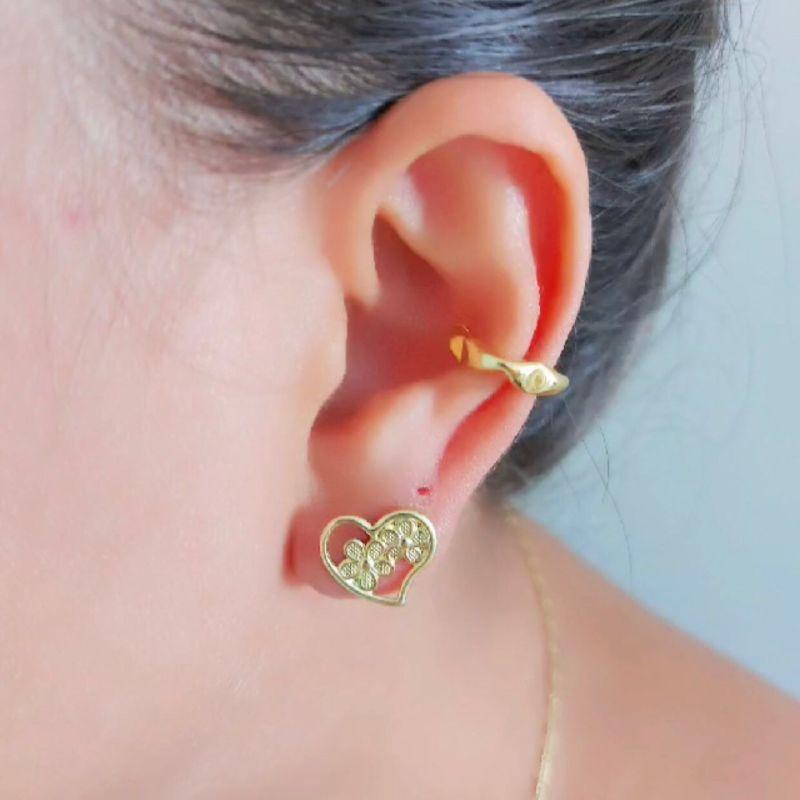 Brinco coração com flor