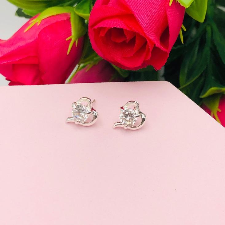 Brinco Coração com Pedra Branca