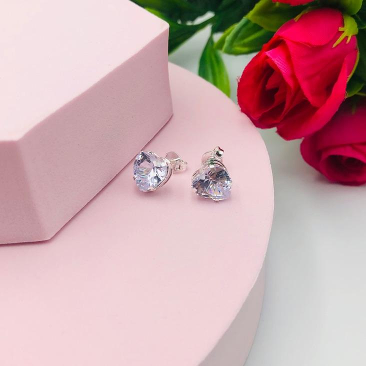 Brinco Coração Com Pedra Branca