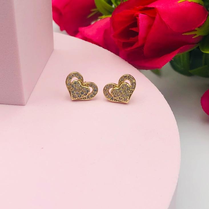 Brinco coração cravejado