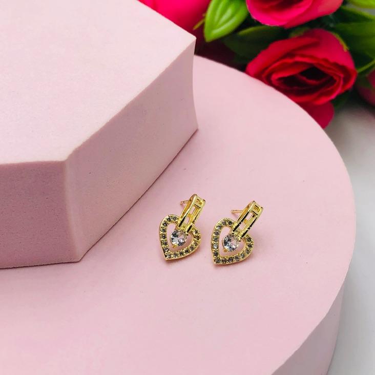 Brinco coração cravejado