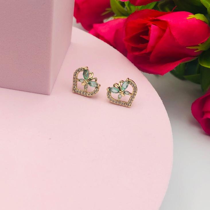 Brinco Coração Cravejado com Borboleta