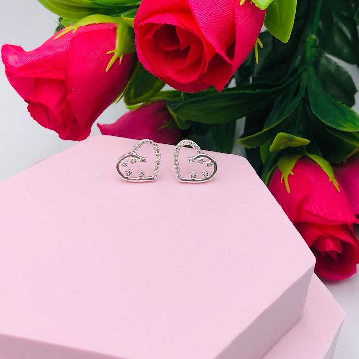 Brinco coração cravejado com estrela