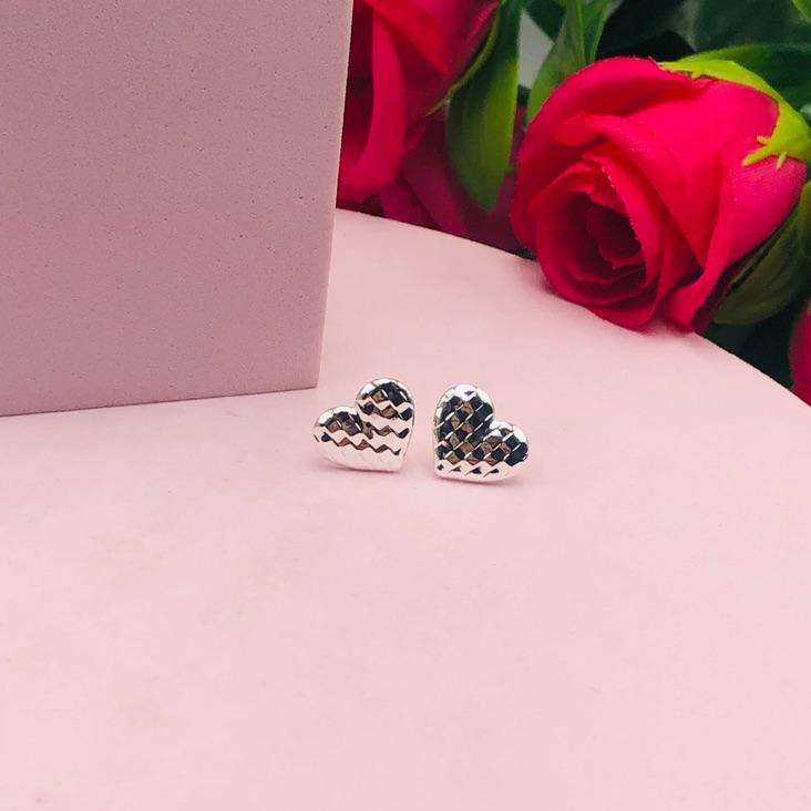 Brinco Coração Efeito Quadriculado