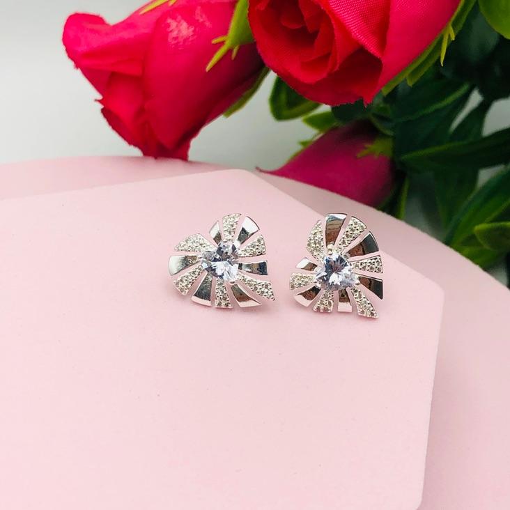 Brinco Coração Espiral Cravejado com Zirconia no Meio