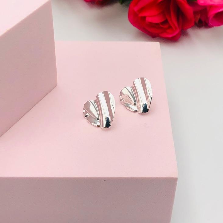 Brinco Coração Ondulado