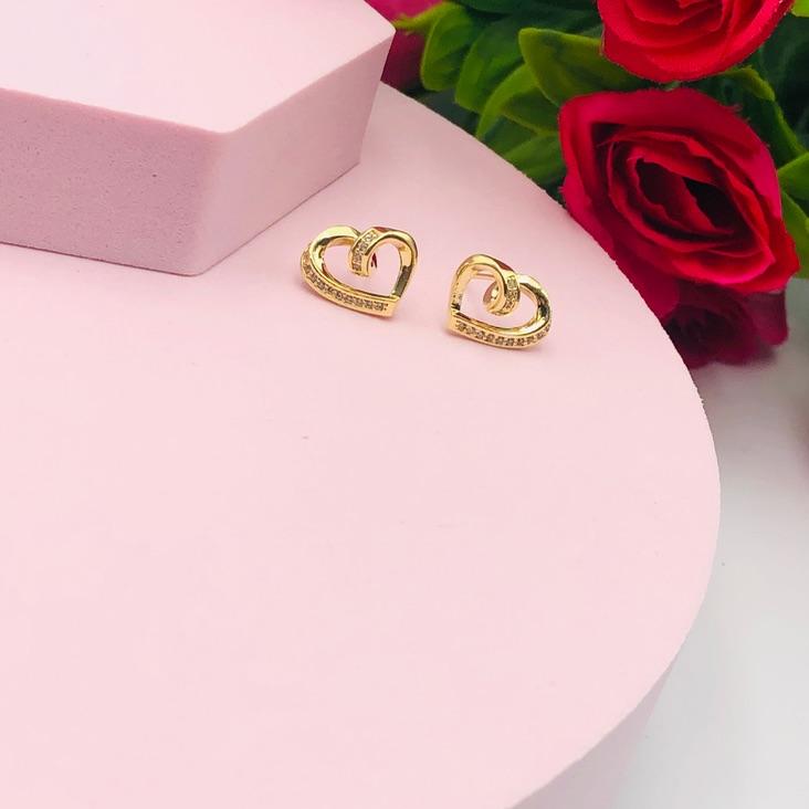 Brinco Coração Torcido Cravejado