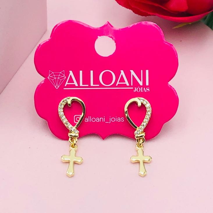 Brinco Cravejado com Pingente de Cruz