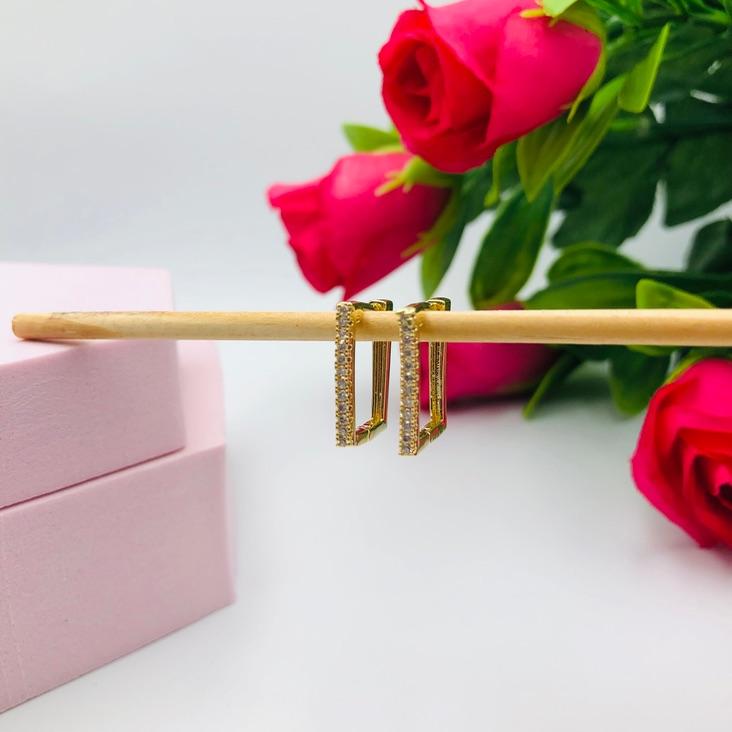 Brinco de Argola Quadrada Cravejada G