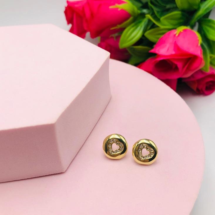 Brinco de Círculo com Coração Cravejado