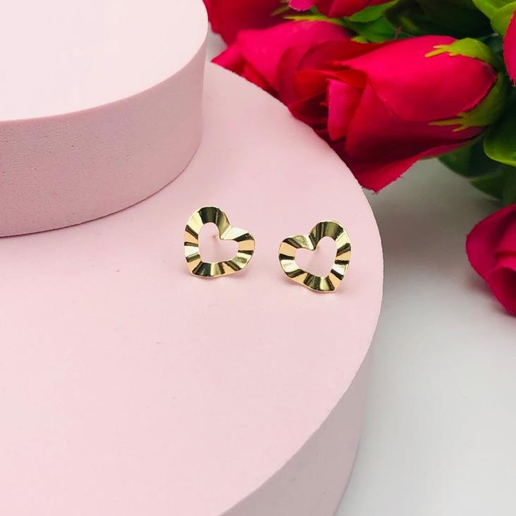 Brinco de Coração Ondulado