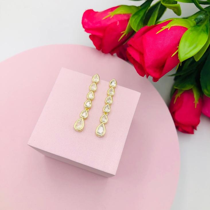 Brinco de Pedras em Gotas Penduradas