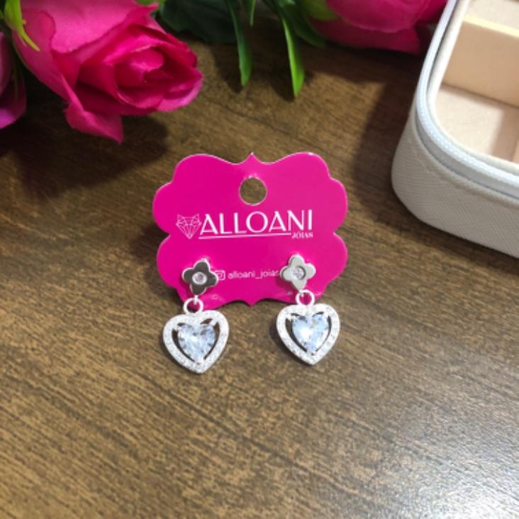 Brinco de Trevo com Coração Cravejado Pendurado