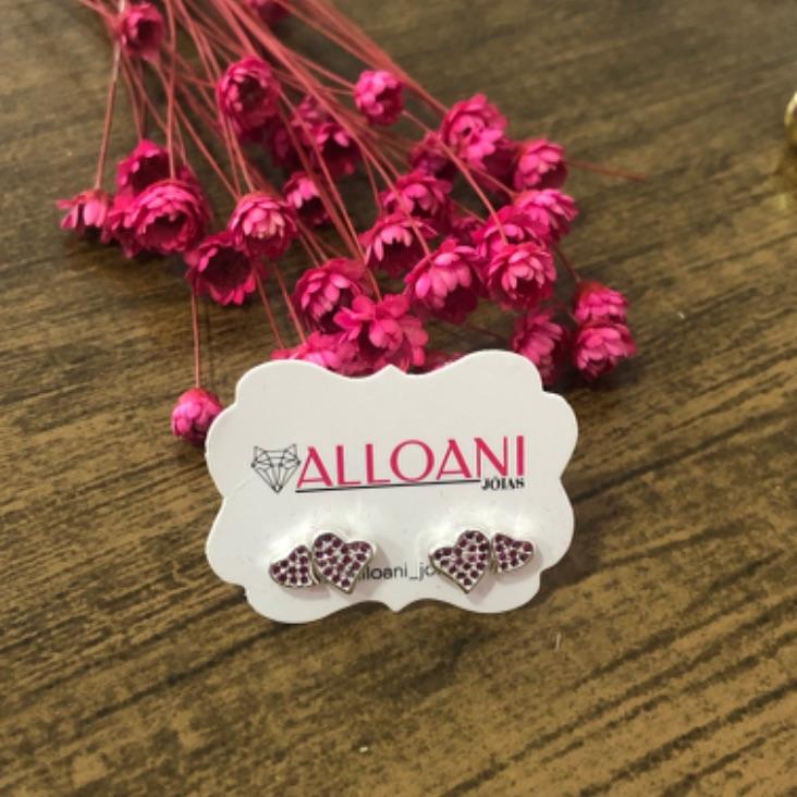 Brinco Dois Corações com Zirconias Rosa