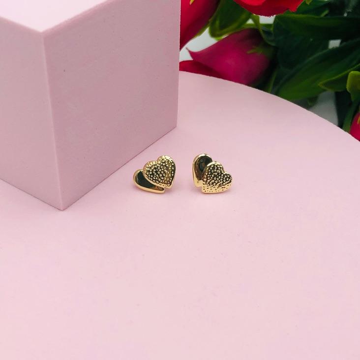 Brinco Dois Corações um Lado Liso e Outro Trabalhado