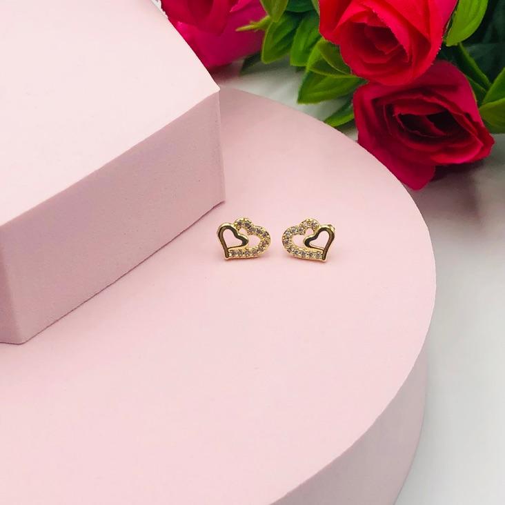 Brinco Dois Corações Um Liso e Um Cravejado