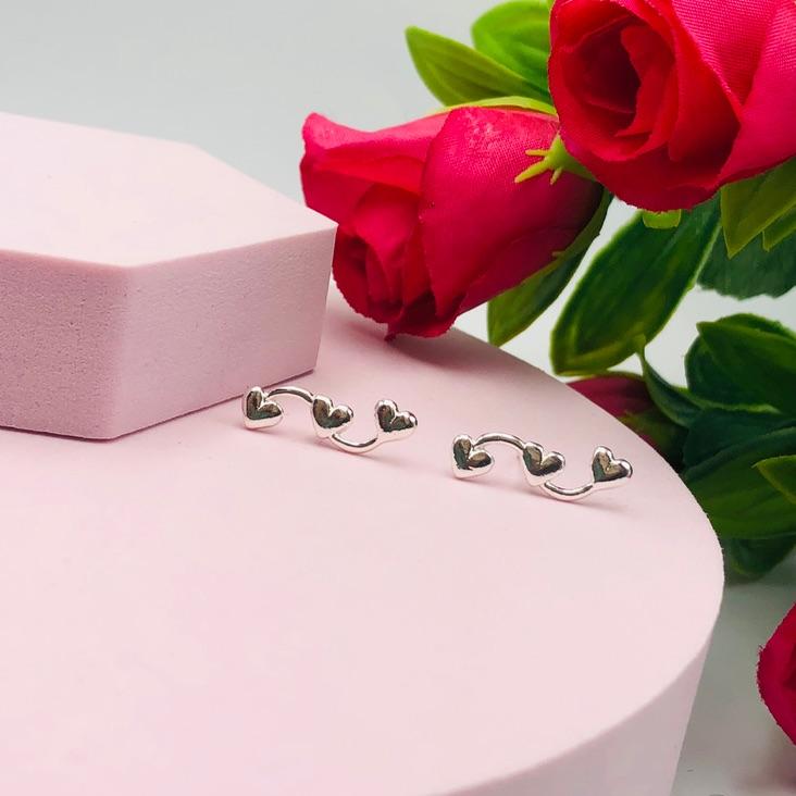 Brinco Ear Cuff Corações