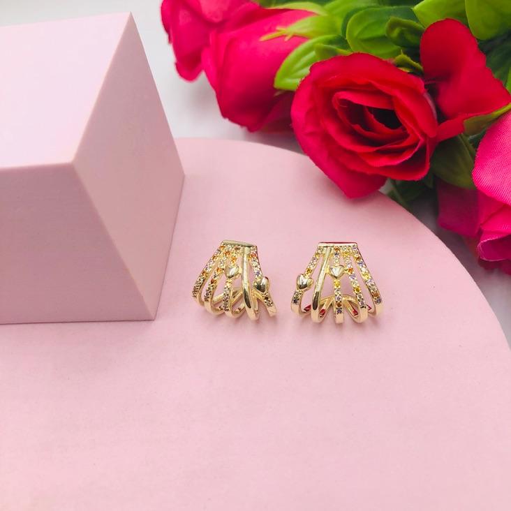 Brinco Ear Cuff Cravejado