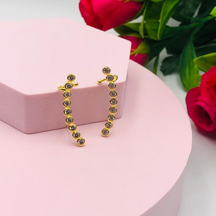 Brinco Ear Cuff Cravejado Ponto de Luz