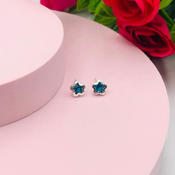 Brinco estrela com pedra azul