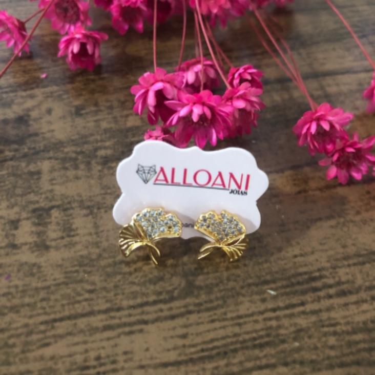 Brinco flor cravejada